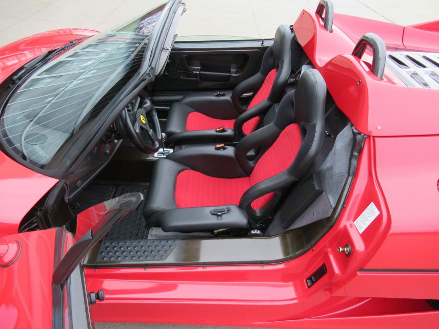 Интерьер Ferrari F50 1995 года  (фото 27 из 60)